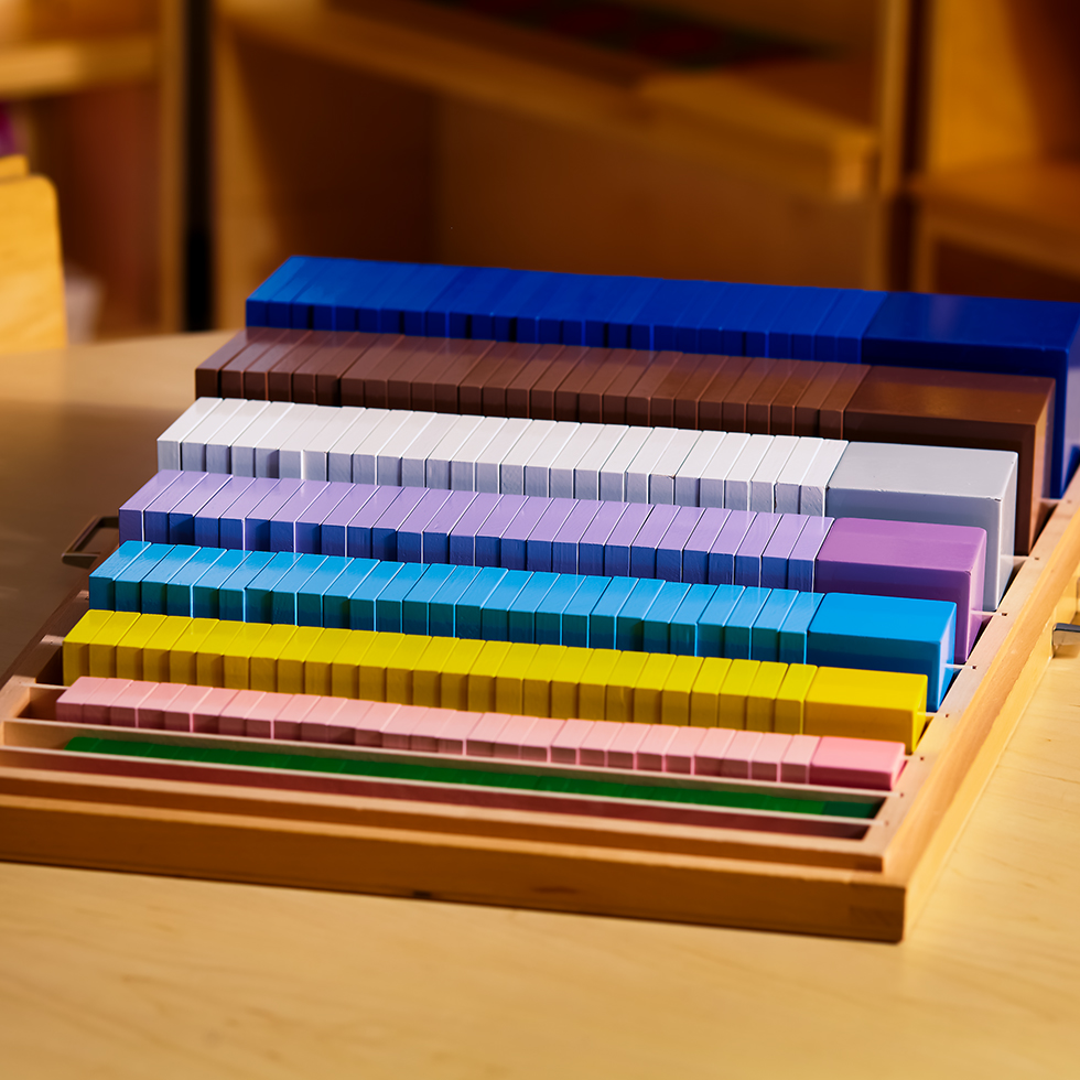 2022-0320-McDonald-Montessori-Schools-Lower-Elementary-Materials-Color-Tablets-Box-Photo-by-Nick-Bergen-5381-980x980-1